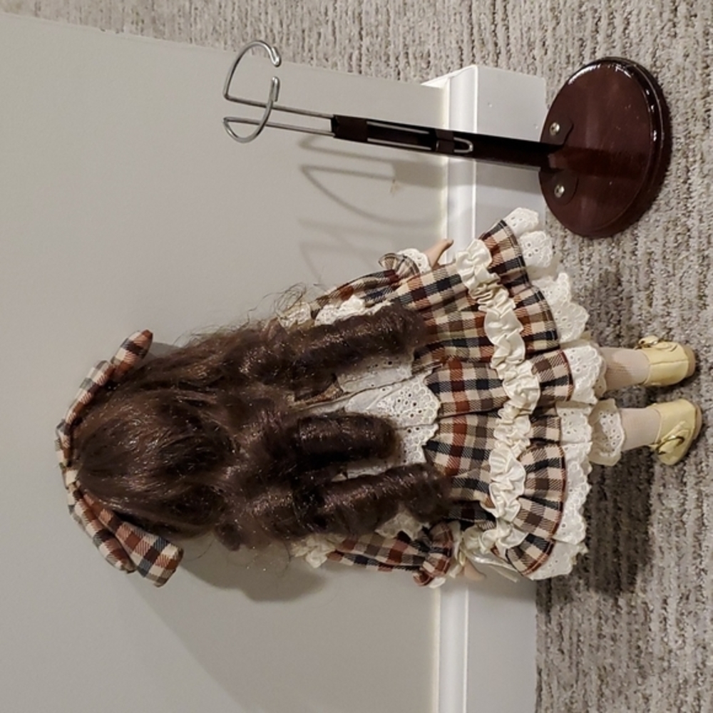 Vintage 1991 Brinn Porcelain doll - Picture 5 of 7